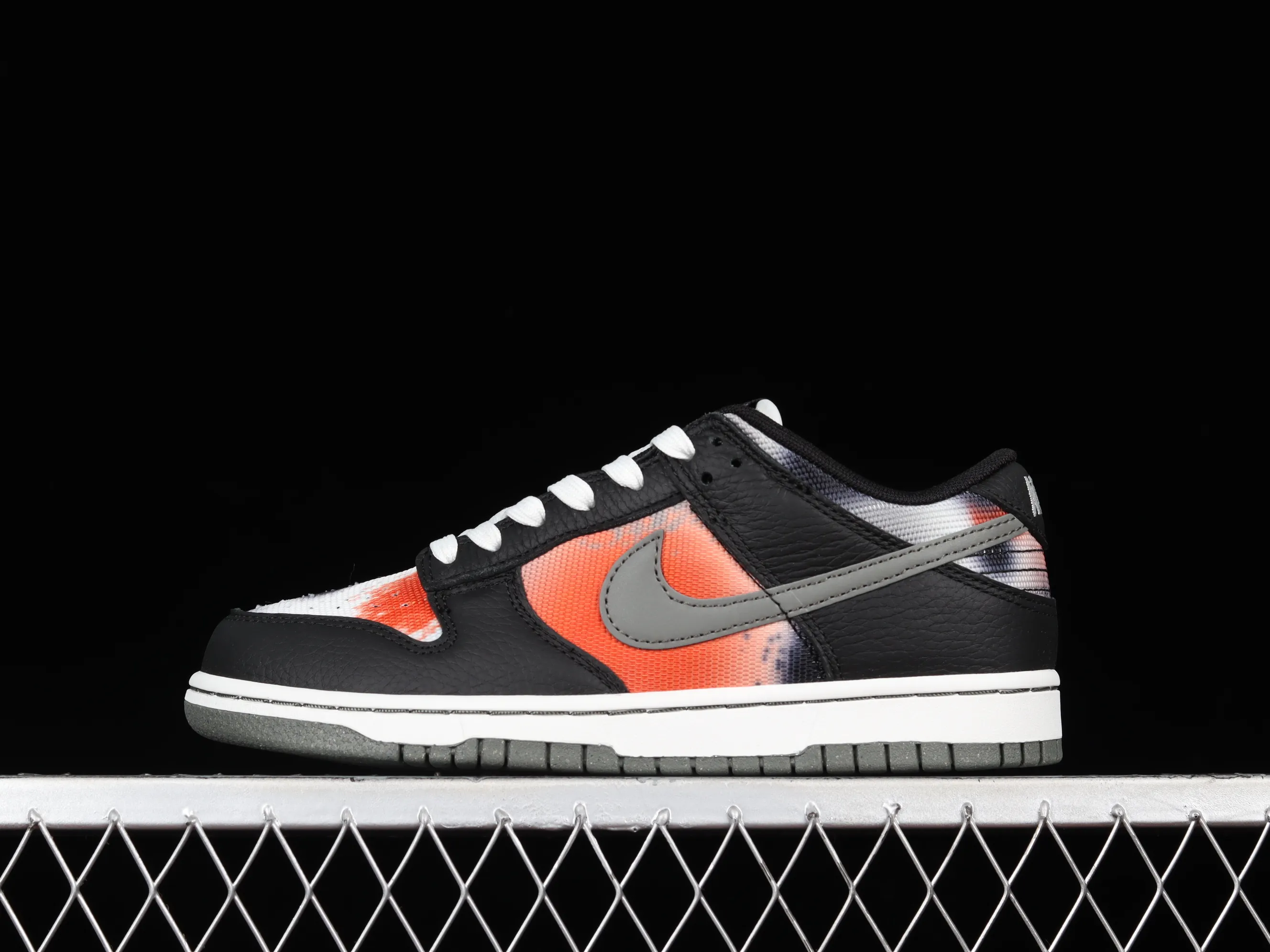 All Categories Nk SB Dunk Series Nk SB Dunk Low Low-top sneakers Pure original version Nk Dunk Low "Graffiti" Street tie-dye graffiti SB low-top sports casual sneakers DM0108-001